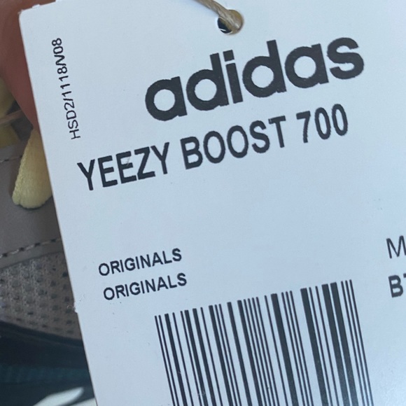 YEEZY 700 BOOST - Picture 7 of 8